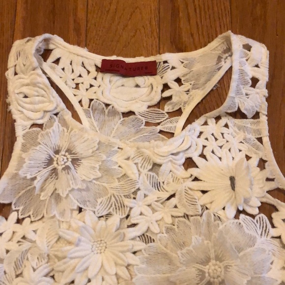 Embroidered White Floral Tank Too Crop Top - Picture 2 of 6